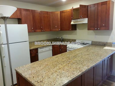 Brookline 3 Beds 1 Bath  Boston University - $5,035 No Fee